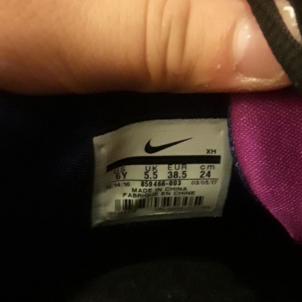 Nike shoes - Picture 7 of 7